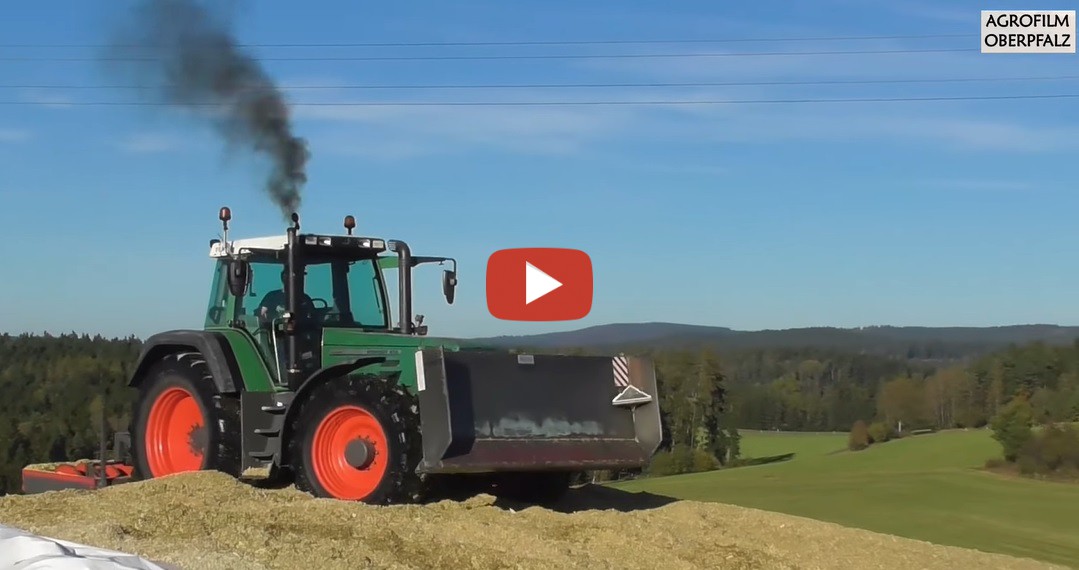 Mais Schieben 2021 Rauchzeichen Auf Dem Silo Fendt Favorit 816 Und