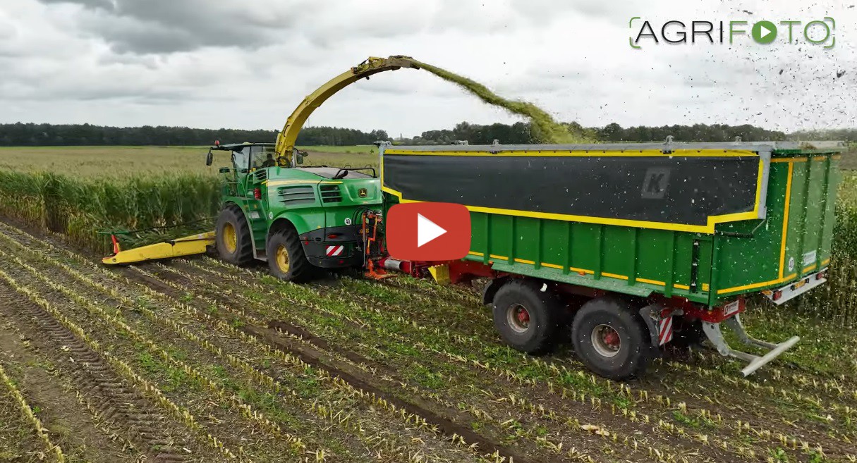 Maishäckseln mit automatischem Kupplungssystem CTF John Deere 8600i