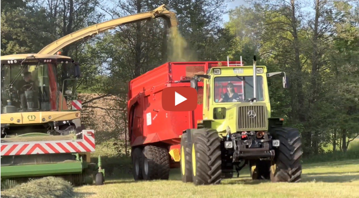 Frauenpower Gras Häckseln 2023 Mit Mb Trac 1100 Turbo Und Krone Big X Häcksler David Regnet 3280